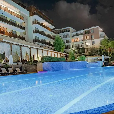Cute In Garden Of Eden 5* 40m To Beach